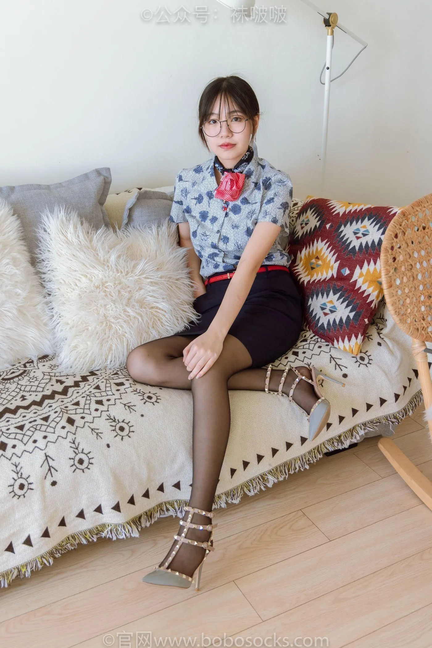 [BoBoSocks袜啵啵]NO.087 小甜豆-空姐制服、高跟鞋、黑丝 [130P]插图8